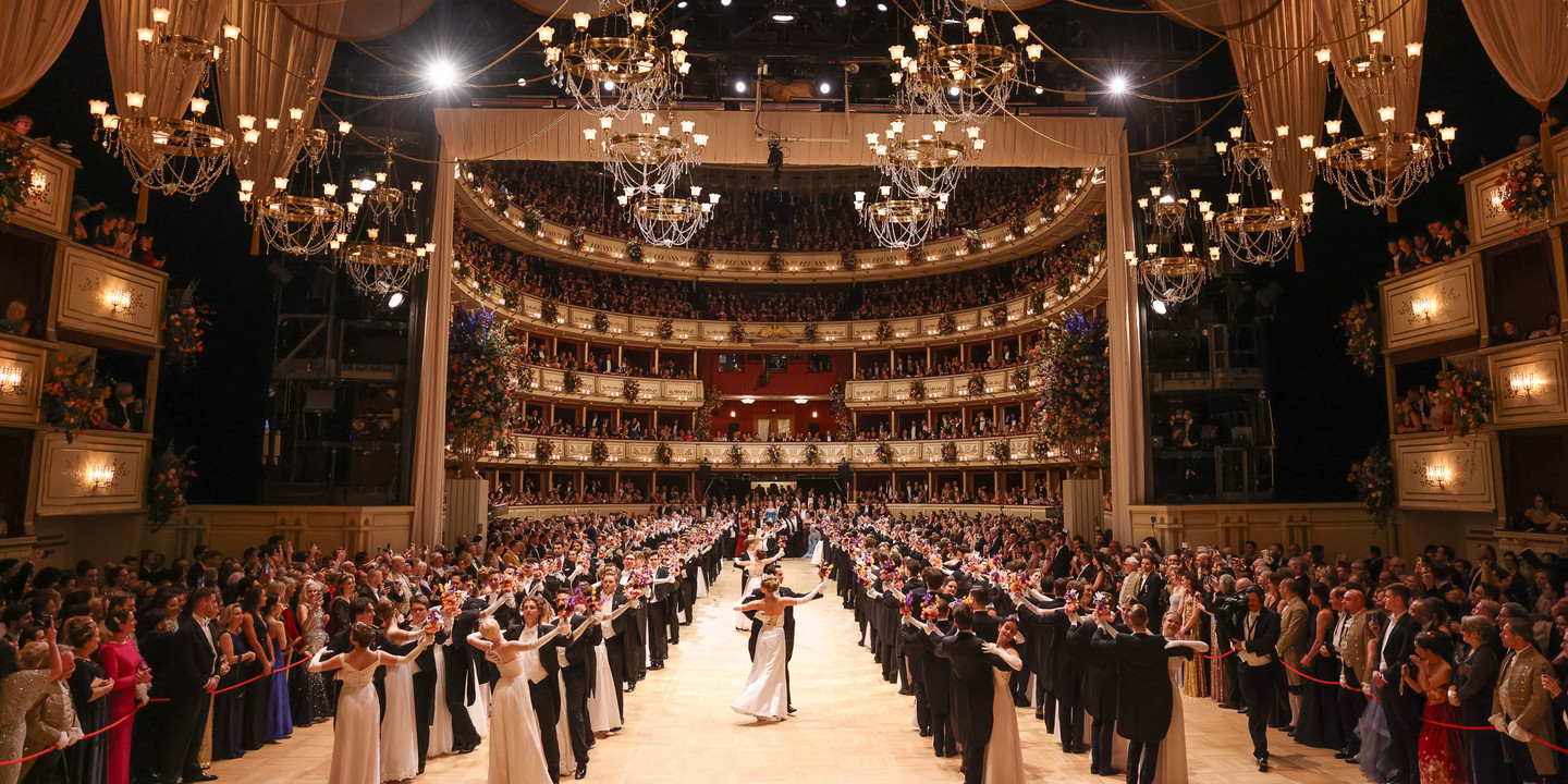 © Katharina Schiffl Eröffnung des Wiener Opernballs 2025 in der festlich geschmückten Staatsoper