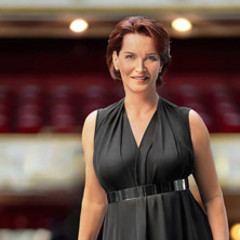 Maya Hakvoort in Concert