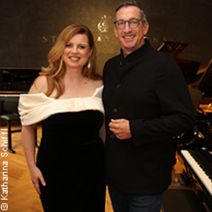 Simone Kopmajer & Viktor Gernot mit Special Guests